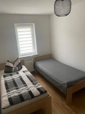 Ein Bett oder Betten in einem Zimmer der Unterkunft Ferienwohnung 2 am Holzwurm