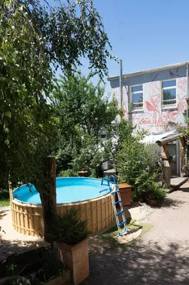 Der Swimmingpool an oder in der Nähe von Urlaubsloft AUGUST'S Schatzkiste