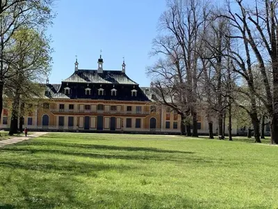 Ein Garten an der Unterkunft Pillnitz Castle View