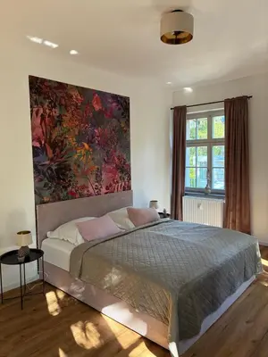 Ein Bett oder Betten in einem Zimmer der Unterkunft ANER 7 luxuriöses Familienapartment für bis zu 6 Personen mit kleinem Heimkino