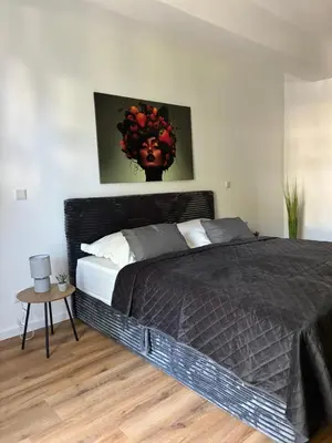 Ein Bett oder Betten in einem Zimmer der Unterkunft ANER 7 luxuriöses Familienapartment für bis zu 6 Personen mit kleinem Heimkino