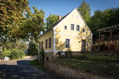 Das Gebäude in dem sich die Ferienwohnung befindet