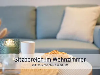 Ein Sitzbereich in der Unterkunft Benville BV12 - 54 qm mit Balkon - Parkplatz inklusive - WLAN - Spülmaschine - Bushaltestelle 50 m