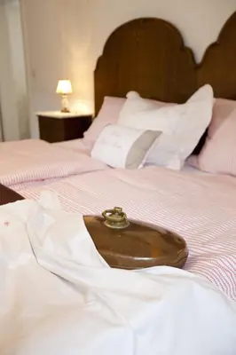 Ein Bett oder Betten in einem Zimmer der Unterkunft Pension Alte Schmiede