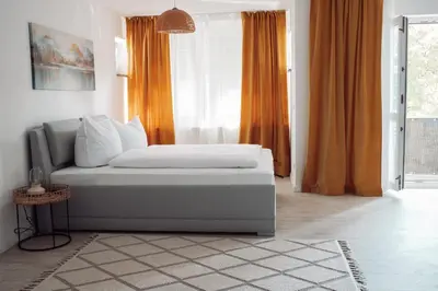 Ein Bett oder Betten in einem Zimmer der Unterkunft Helles, modernes Apartment, Balkon, Fahrstuhl, 2P