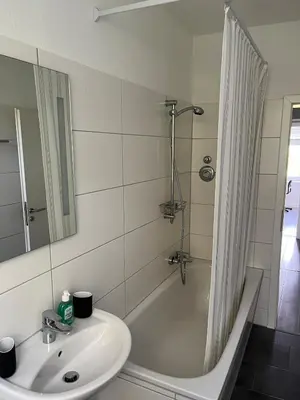 Ein Badezimmer in der Unterkunft Stadtnahe 3-Schlafzimmer-Wohnung
