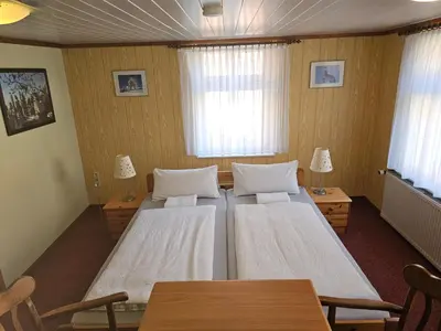 Ein Bett oder Betten in einem Zimmer der Unterkunft Gasthaus Wolfsschlucht