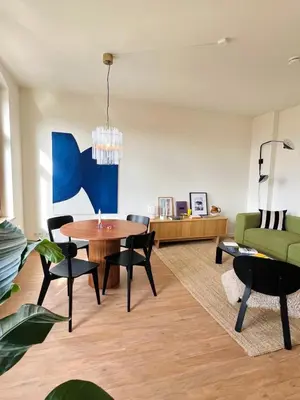 Ein Sitzbereich in der Unterkunft Atelier Noé NOIR - Kunstvoll Wohnen - Wunderbares Frühstück möglich - Ruhig und nah am Zentrum -