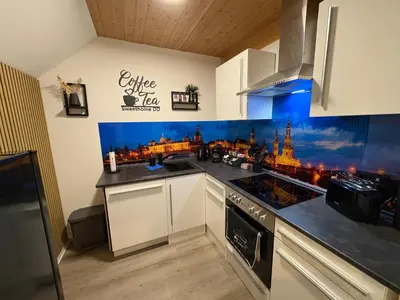 Küche/Küchenzeile in der Unterkunft NEU Große und gemütliche Ferienwohnung in Dresden I Kamin I ruhige Sonnenterrasse I Parkplatz kostenfrei