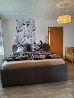 Ein Bett oder Betten in einem Zimmer der Unterkunft FERIENWOHNUNG Am Kegelsberg