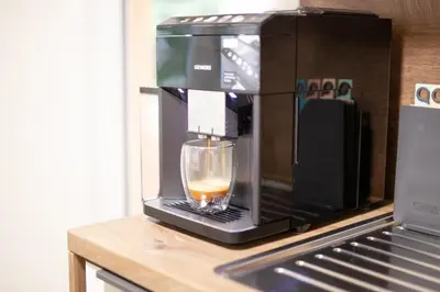 Kaffee-/Teezubehör in der Unterkunft DresdenStay Modern 3 Schlafzimmer Balkon Kamin PS4
