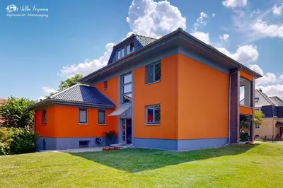 Das Gebäude in dem sich die Villa befindet