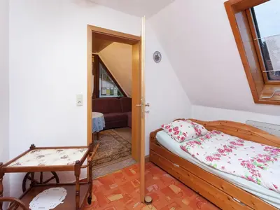 Ein Bett oder Betten in einem Zimmer der Unterkunft Gemütliche Wohnung mit Kamin in Dresden-Freital