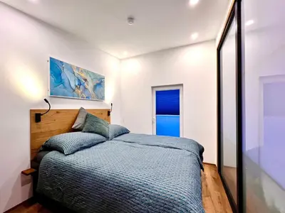 Ein Bett oder Betten in einem Zimmer der Unterkunft Moderne FeWo im Taubenhaus