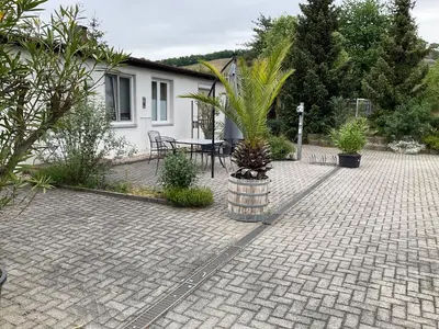 Ein Garten an der Unterkunft Ferienwohnung Mitko