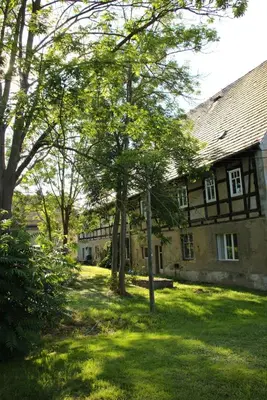 Ein Garten an der Unterkunft Gemütliches Schmuckstück mit zwei Schlafzimmern