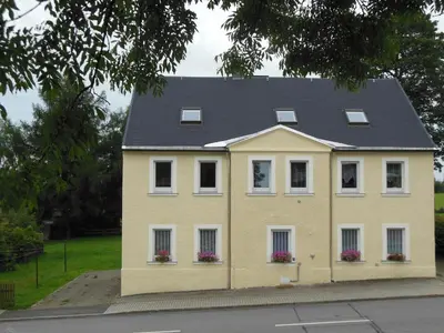 Das Gebäude in dem sich die Ferienwohnung befindet