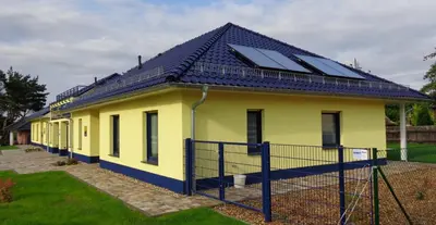 Das Gebäude in dem sich das Ferienhaus befindet