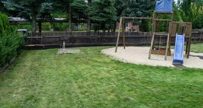 Ein Kinderspielbereich in der Unterkunft Ferienhaus Strandhaus Sonnenseite rechts, nur 100m vom Senftenberger See