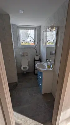 Ein Badezimmer in der Unterkunft Ruhiges Dachgeschoss-Apartment im Südosten von Dresden