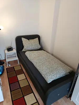 Ein Bett oder Betten in einem Zimmer der Unterkunft Klein, aber fast alles vorhanden, ideal für 2 Pers