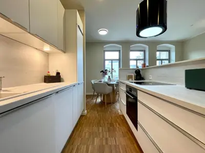 Küche/Küchenzeile in der Unterkunft ApartmentRosa12 - das Tor zur Sächsischen Schweiz! Neu, zentral mit Parkplatz und Terrasse!