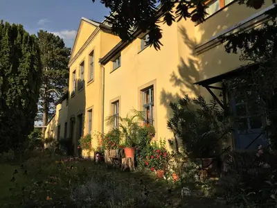 Ein Garten an der Unterkunft Haus Friedland