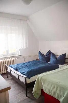Ein Bett oder Betten in einem Zimmer der Unterkunft Wolffs Ferienwohnung Wohlfühloase in Bernsdorf