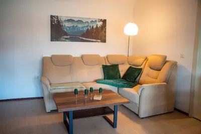 Ein Sitzbereich in der Unterkunft Wolffs Ferienwohnung Wohlfühloase in Bernsdorf