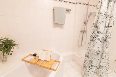 Ein Badezimmer in der Unterkunft Bright, cozy, well located at Alaunpark-Neustadt