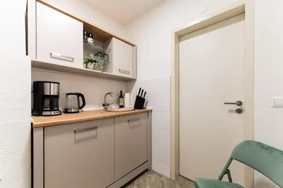 Küche/Küchenzeile in der Unterkunft City Apartment Dresden 2 bis 4 Personen, WLAN, TV