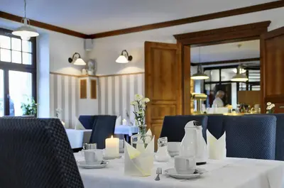 Ein Restaurant oder anderes Speiselokal in der Unterkunft Elbterrasse Wachwitz