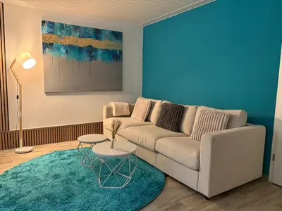 Ein Sitzbereich in der Unterkunft NEU Ferienwohnung in Dresden mit großer Terrasse I separate Küche I Eckbadewanne und Dusche