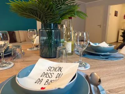 Getränke in der Unterkunft NEU Ferienwohnung in Dresden mit großer Terrasse I separate Küche I Eckbadewanne und Dusche