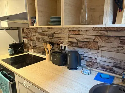 Küche/Küchenzeile in der Unterkunft NEU Ferienwohnung in Dresden mit großer Terrasse I separate Küche I Eckbadewanne und Dusche