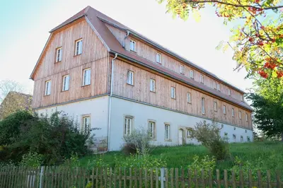 Das Gebäude in dem sich die Ferienwohnung befindet