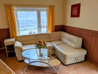 Ein Sitzbereich in der Unterkunft Ferienwohnung, Tiny House, Weißeritztäler, Wandern & Radfahren