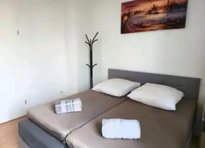 Ein Bett oder Betten in einem Zimmer der Unterkunft Comfortable room in a quiet apartment, exclusively for women