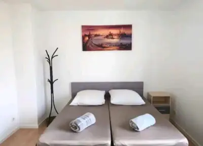 Ein Bett oder Betten in einem Zimmer der Unterkunft Comfortable room in a quiet apartment, exclusively for women