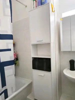 Ein Badezimmer in der Unterkunft Comfortable room in a quiet apartment, exclusively for women