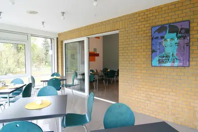 Ein Sitzbereich in der Unterkunft Gästehaus am Lausitzring