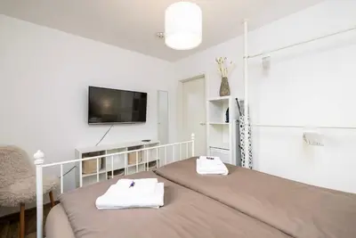 Ein Bett oder Betten in einem Zimmer der Unterkunft Ruhiger Bungalow in Dresden mit Terrasse, Garten & privatem Stellplatz