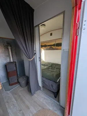 Ein Bett oder Betten in einem Zimmer der Unterkunft Auszeit im Bauwagen