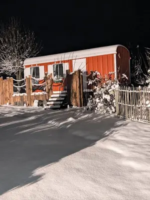 Auszeit im Bauwagen im Winter