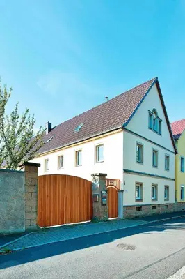Das Gebäude in dem sich die Ferienwohnung befindet