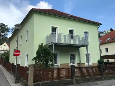 Das Gebäude in dem sich die Ferienwohnung befindet