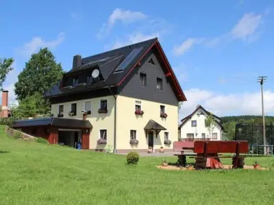 Das Gebäude in dem sich die Ferienwohnung befindet