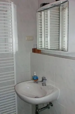 Ein Badezimmer in der Unterkunft Apartment mit Terrasse in ruhiger Lage by Interhome