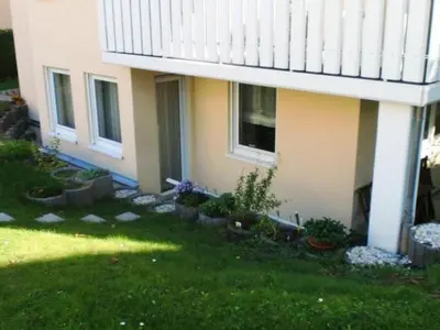 Ein Garten an der Unterkunft Apartment mit Terrasse in ruhiger Lage by Interhome