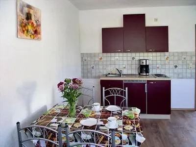 Küche/Küchenzeile in der Unterkunft Apartment Schöne Ferienwohnung mit Garten und Grill by Interhome